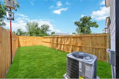 1056 North Ln #A, Houston, TX 77088 - Photo 18