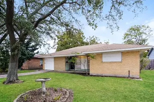 1610 13th Ave N, Texas City, TX 77590 - Photo 2