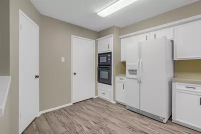 11827 Brook Meadows Lane, Meadows Place, TX 77477 - Photo 16