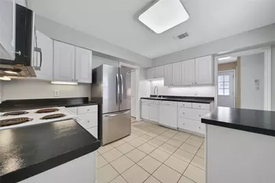 307 Lawrence Street, Tomball, TX 77375 - Photo 12