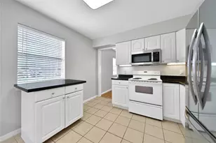 307 Lawrence St, Tomball, TX 77375 - Photo 10