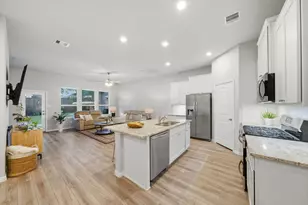 12193 Pearl Bay Ct, Conroe, TX 77304 - Photo 10