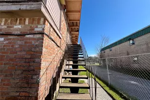 1042 W Village Ct, Pasadena, TX 77506 - Photo 4