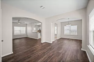13003 Kingston Point Ln, Houston, TX 77047 - Photo 4