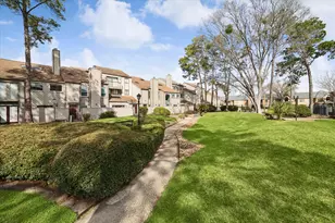 1077 Country Pl Dr, Houston, TX 77079 - Photo 2