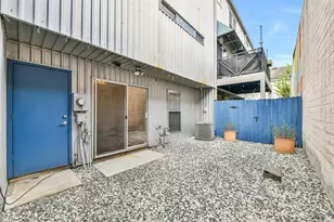2716 Chenevert St, Houston, TX 77004 - Photo 26