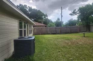 10115 Mill Shadow Dr, Houston, TX 77070 - Photo 2