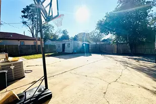 811 N Travis St, Liberty, TX 77575 - Photo 28