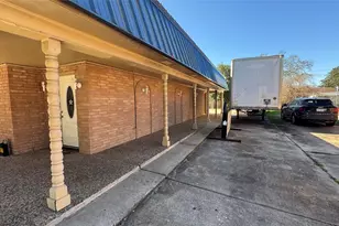 811 N Travis St, Liberty, TX 77575 - Photo 12