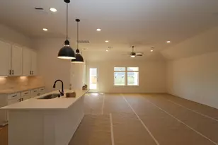 922 Garden Path Dr, Willis, TX 77378 - Photo 4