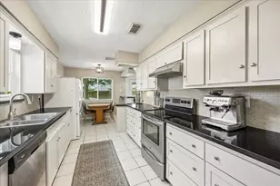 807 W Galveston St, League City, TX 77573 - Photo 14