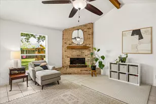 807 W Galveston St, League City, TX 77573 - Photo 8