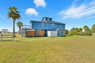 3917 3rd St, Galveston, TX 77554 - Photo 4