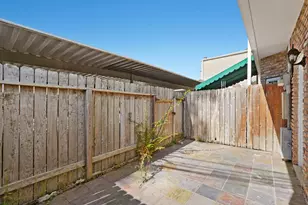 2010 Stoney Brook Dr, Houston, TX 77063 - Photo 18