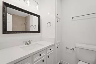 2010 Stoney Brook Dr, Houston, TX 77063 - Photo 12