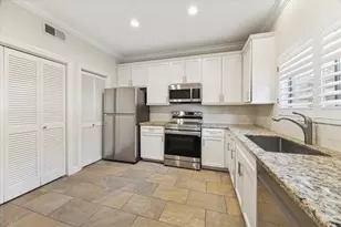 11711 Memorial Dr, Houston, TX 77024 - Photo 10