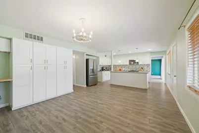 1325 Plantation Drive, Dickinson, TX 77539 - Photo 10