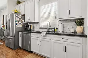 1026 W 24th St, Houston, TX 77008 - Photo 12