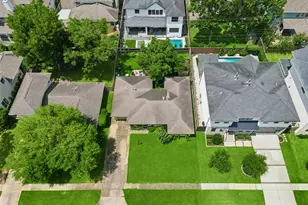 5204 Mimosa Dr, Bellaire, TX 77401 - Photo 2