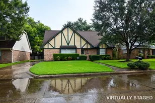 1806 Cedarwood Ct, Sugar Land, TX 77498 - Photo 2