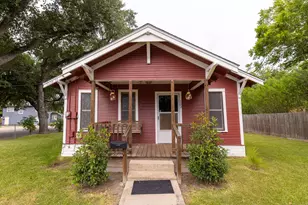 702 E Colorado St, Victoria, TX 77901 - Photo 2