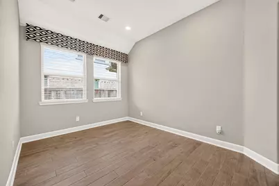 19 Dawson Woods Court, The Woodlands, TX 77354 - Photo 12