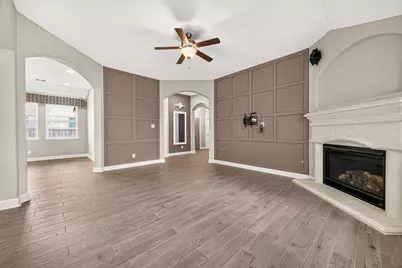 19 Dawson Woods Court, The Woodlands, TX 77354 - Photo 6