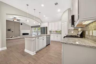 19 Dawson Woods Court, The Woodlands, TX 77354 - Photo 14