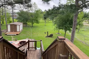 1025 14th St, Dickinson, TX 77539 - Photo 2