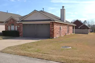 121 Golfview Dr, Conroe, TX 77356 - Photo 4