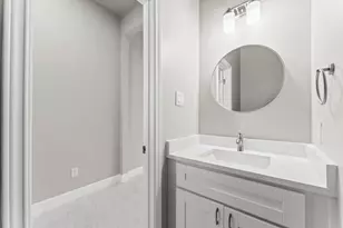 8157 Crestview Dr, Houston, TX 77028 - Photo 2