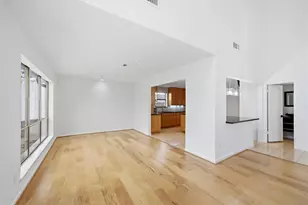 10319 Meadow Lake Ln, Houston, TX 77042 - Photo 10