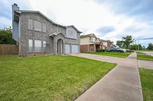 13723 Wood River Dr, Houston, TX 77085 - Photo 4