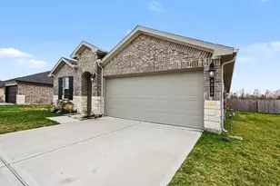 9926 Palm Royal Dr, Baytown, TX 77521 - Photo 2