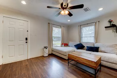 708 Gresham Street, Baytown, TX 77520 - Photo 4