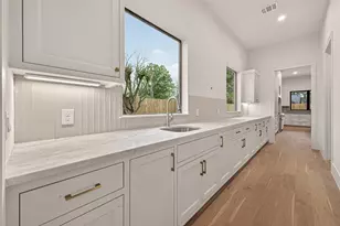 316 W 30th St, Houston, TX 77018 - Photo 14