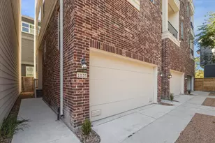 1033 W 17th St, Houston, TX 77008 - Photo 2