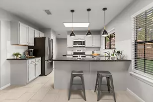 105 Eagle Rock Cir, The Woodlands, TX 77381 - Photo 12