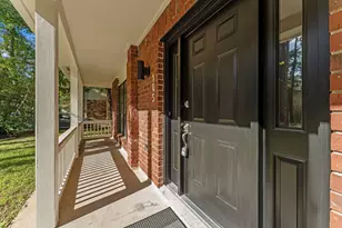 105 Eagle Rock Cir, The Woodlands, TX 77381 - Photo 4