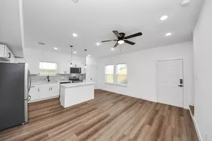 8021 Birmingham St, Houston, TX 77028 - Photo 12