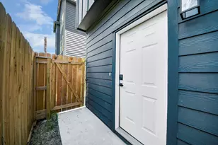 8021 Birmingham St, Houston, TX 77028 - Photo 4