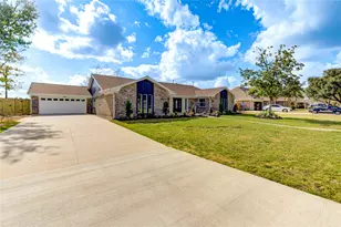 2609 Adams St, Alvin, TX 77511 - Photo 2