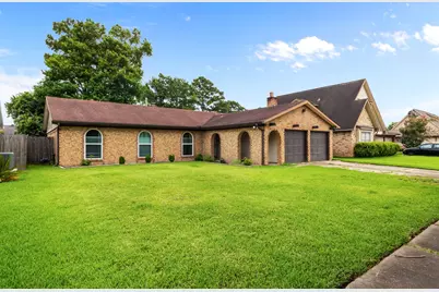 16119 La Avenida Drive, Houston, TX 77062 - Photo 2