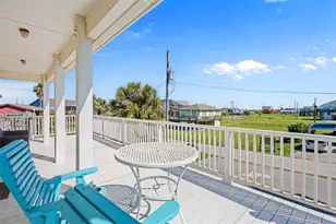 933 Westview, Crystal Beach, TX 77650 - Photo 8