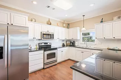 933 Westview, Crystal Beach, TX 77650 - Photo 14