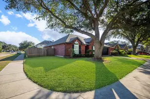 3718 Brighton Ln, Pearland, TX 77584 - Photo 2