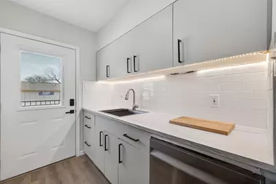 1811 Stoney Brook Drive #91, Houston, TX 77063 - Photo 8