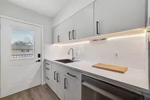 1811 Stoney Brook Dr, Houston, TX 77063 - Photo 8