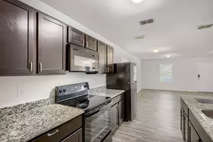 1221 N Whitten Ave, Tyler, TX 75702 - Photo 8
