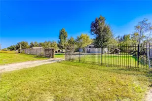 910 County Road 3556, Cleveland, TX 77327 - Photo 2